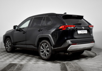 Подержанный автомобиль Toyota RAV4 2024 года (7 фото)