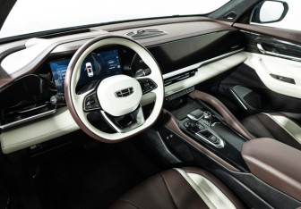 Подержанный автомобиль Geely Monjaro 2023 года (11 фото)