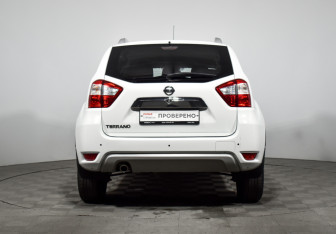 Подержанный автомобиль Nissan Terrano 2017 года (6 фото)