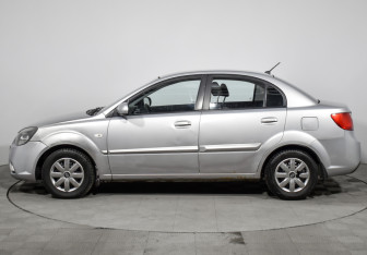 Подержанный автомобиль Kia Rio Sedan 2010 года (8 фото)