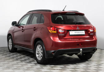 Подержанный автомобиль Mitsubishi ASX 2014 года (7 фото)