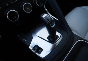 Подержанный автомобиль Jaguar E-Pace 2019 года (12 фото)