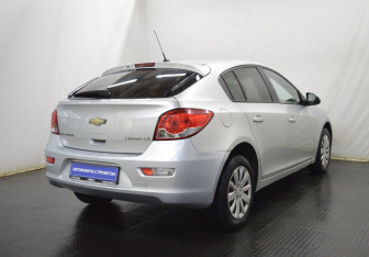 Подержанный автомобиль Chevrolet Cruze Hatchback 2012 года (5 фото)