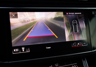 Подержанный автомобиль Audi Q8 2018 года (20 фото)