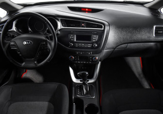 Подержанный автомобиль Kia Ceed Wagon 2018 года (15 фото)