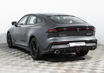 Подержанный автомобиль Changan UNI-V 2023 года (7 фото)