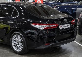 Подержанный автомобиль Toyota Camry Sedan 2018 года (11 фото)