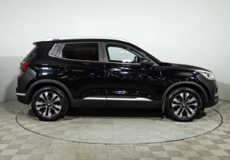 Подержанный автомобиль Chery Tiggo 4 2019 года (4 фото)