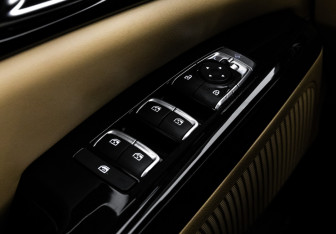 Подержанный автомобиль Kia Carnival 2022 года (20 фото)