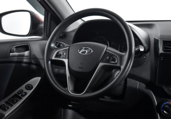 Подержанный автомобиль Hyundai Solaris Sedan 2015 года (15 фото)
