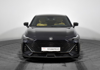 Подержанный автомобиль Changan UNI-V 2023 года (2 фото)