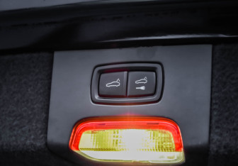 Подержанный автомобиль Porsche Cayenne 2011 года (40 фото)