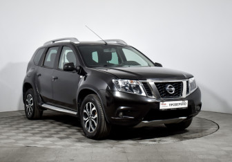 Подержанный автомобиль Nissan Terrano 2014 года (3 фото)