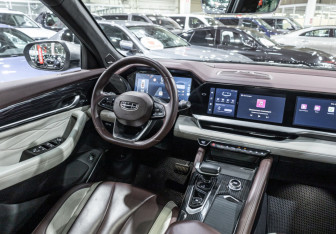 Подержанный автомобиль Geely Monjaro 2023 года (13 фото)