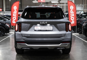 Подержанный автомобиль Kia Sorento 2024 года (8 фото)