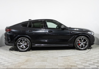 Подержанный автомобиль BMW X6 2020 года (4 фото)