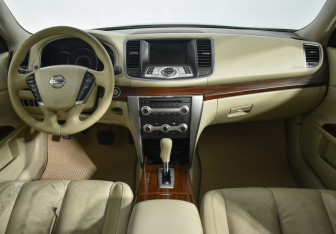 Подержанный автомобиль Nissan Teana 2011 года (13 фото)