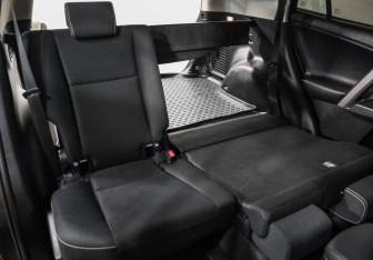 Подержанный автомобиль Toyota RAV4 2019 года (25 фото)