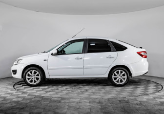 Подержанный автомобиль LADA (ВАЗ) Granta Liftback 2017 года (8 фото)