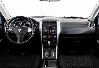 Подержанный автомобиль Suzuki Grand Vitara 2012 года (10 фото)