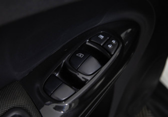 Подержанный автомобиль Nissan Juke 2013 года (15 фото)