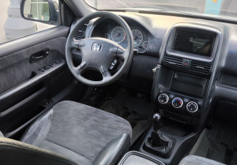 Подержанный автомобиль Honda CR-V 2002 года (12 фото)