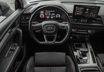 Подержанный автомобиль Audi Q5 2021 года (12 фото)