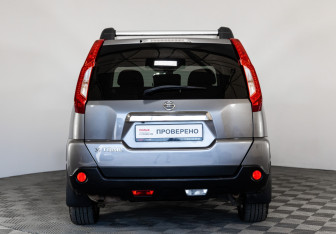 Подержанный автомобиль Nissan X-Trail 2011 года (6 фото)