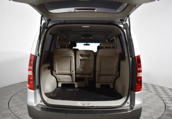 Подержанный автомобиль Hyundai Grand Starex 2010 года (20 фото)