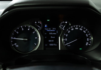 Подержанный автомобиль Toyota Land Cruiser Prado 2017 года (12 фото)