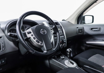 Подержанный автомобиль Nissan X-Trail 2008 года (9 фото)