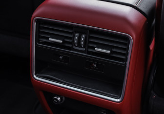 Подержанный автомобиль Porsche Cayenne 2018 года (32 фото)