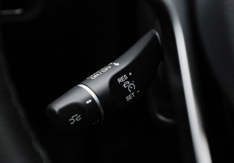 Подержанный автомобиль Hongqi H5 2024 года (16 фото)