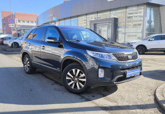 Подержанный автомобиль Kia Sorento 2017 года (3 фото)