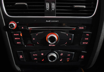 Подержанный автомобиль Audi A4 Sedan 2015 года (18 фото)