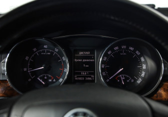 Подержанный автомобиль Skoda Superb Liftback 2012 года (11 фото)