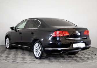 Подержанный автомобиль Volkswagen Passat Sedan 2012 года (7 фото)