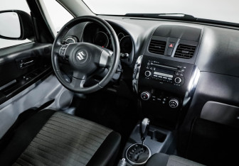Подержанный автомобиль Suzuki SX4 Hatchback 2011 года (8 фото)