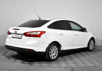 Подержанный автомобиль Ford Focus Sedan 2012 года (5 фото)