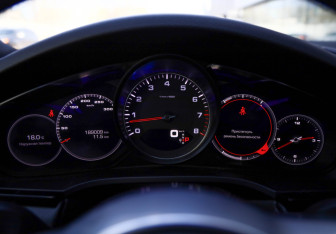 Подержанный автомобиль Porsche Cayenne 2018 года (14 фото)