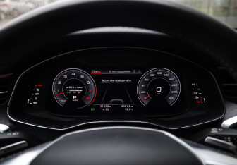 Подержанный автомобиль Audi A7 2018 года (14 фото)