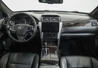 Подержанный автомобиль Toyota Camry Sedan 2017 года (10 фото)