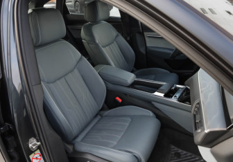 Подержанный автомобиль Audi e-tron Sportback 2021 года (30 фото)