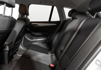 Подержанный автомобиль BMW X1 2014 года (12 фото)
