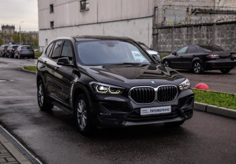 Подержанный автомобиль BMW X1 2020 года (6 фото)