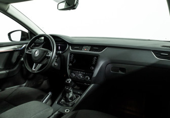 Подержанный автомобиль Skoda Octavia Liftback 2017 года (9 фото)