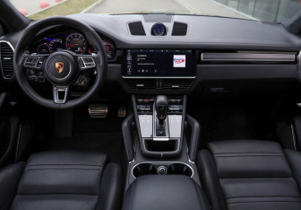 Подержанный автомобиль Porsche Cayenne 2020 года (8 фото)