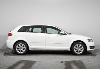 Подержанный автомобиль Audi A3 Hatchback 2012 года (4 фото)
