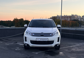 Подержанный автомобиль Citroen C4 Aircross 2012 года (2 фото)