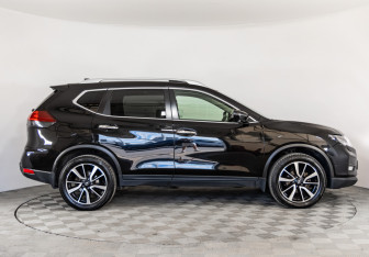 Подержанный автомобиль Nissan X-Trail 2021 года (4 фото)